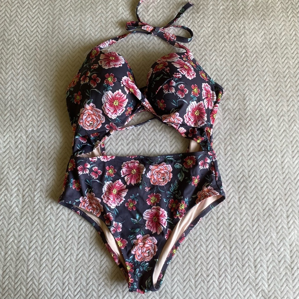 Shade & Shore 38DD Floral Cut Out Bathing Suit